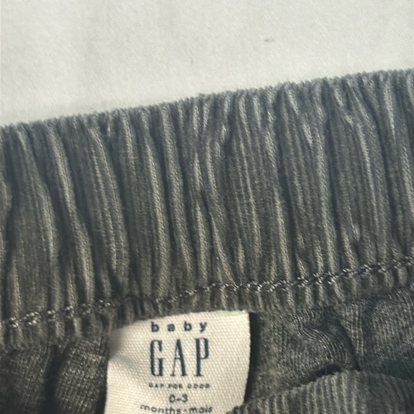 Baby GAP - 3 piece bundle -long sleeve onesies and lined pants. Size 0-3 months - Picture 10 of 12